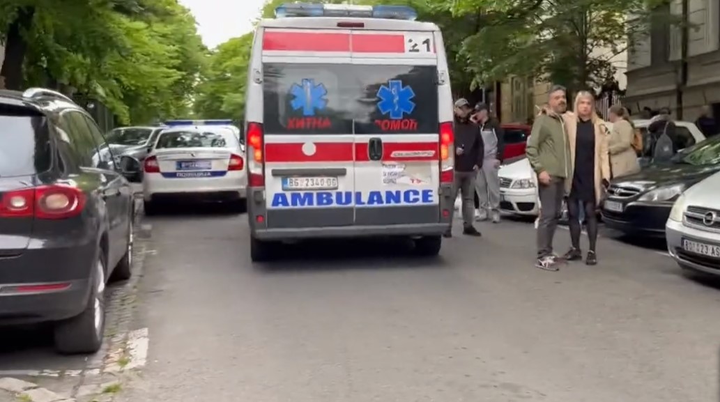 По терористичкиот напад извршен пред израелската амбасада во Белград, во Србија е активирано највисокото ниво на безбедност – црвена тревога.